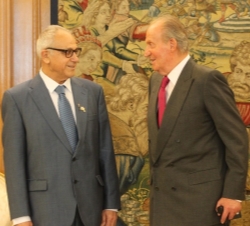 Don Juan Carlos junto al Presidente del Consejo de la Comunidad Sefardí de Jerusalén, Abraham Haim